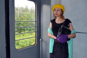 夏休みの家族旅行で電車移動をする際に荷物を少なくする方法は？