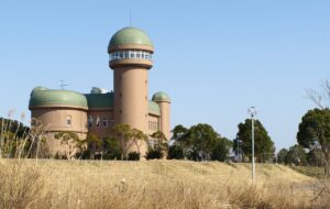 夏休みに家族旅行で名古屋の科学館とプラネタリウムを楽しむ方法は？