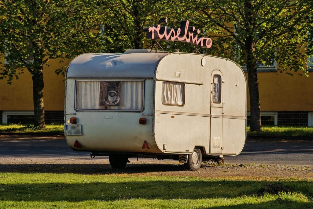 夏休みの家族旅行を計画する際、国内の子連れ旅行に最適な旅行代理店への相談方法は？